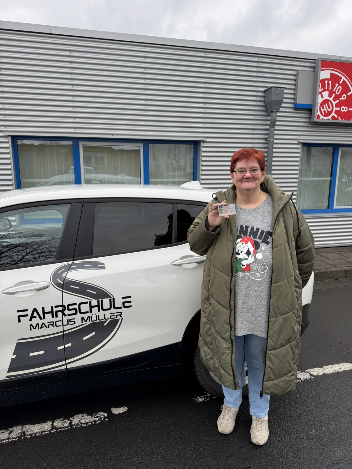 Marcus Müller UG - Fahrschule - zufriedene Kunden mit Führerschein