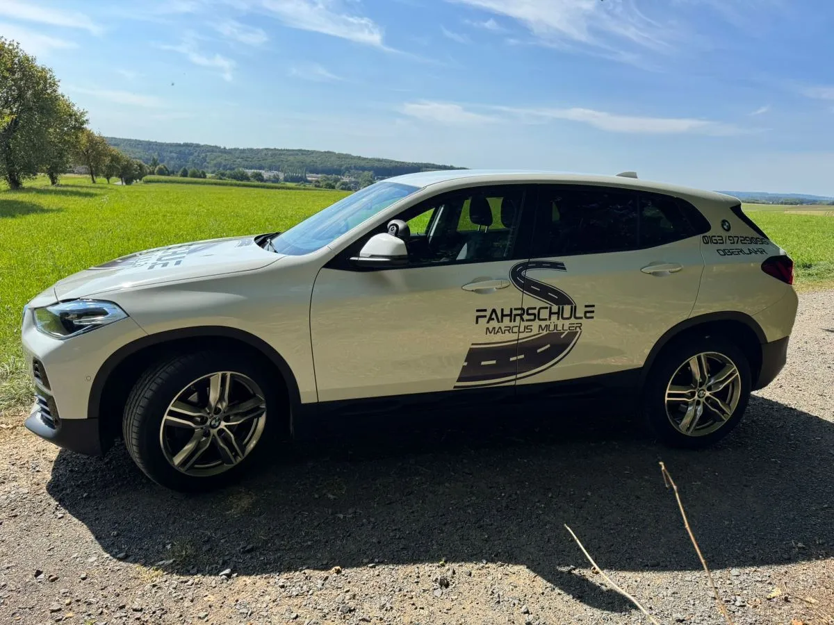 Marcus Müller UG - Fahrschule - BMW X2 – Dein Schaltfahrzeug für die Klasse B